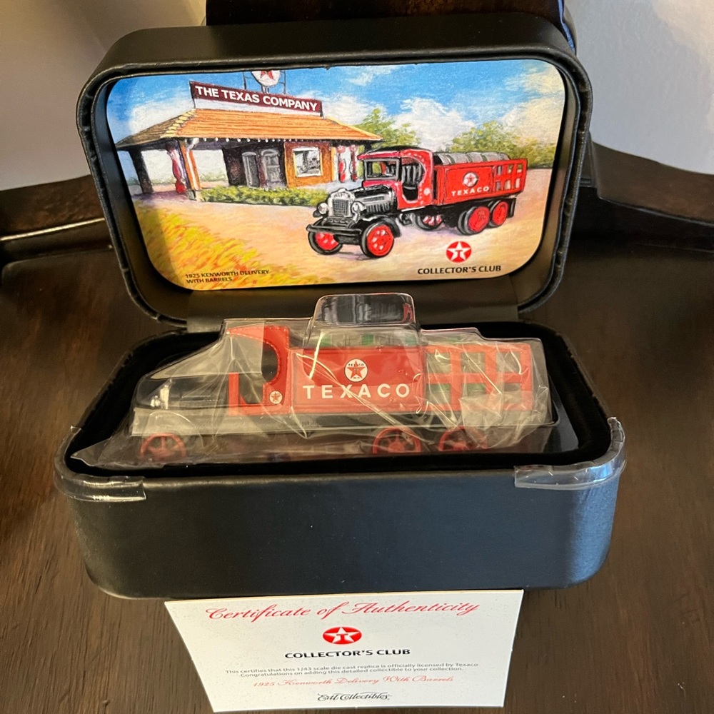 Texaco Vintage 1925 Kenworth Delivery With Barrels Collector's Club